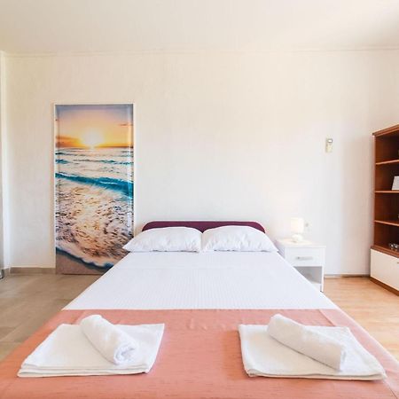 Apartment Livaja Kaštel Novi Rum bild