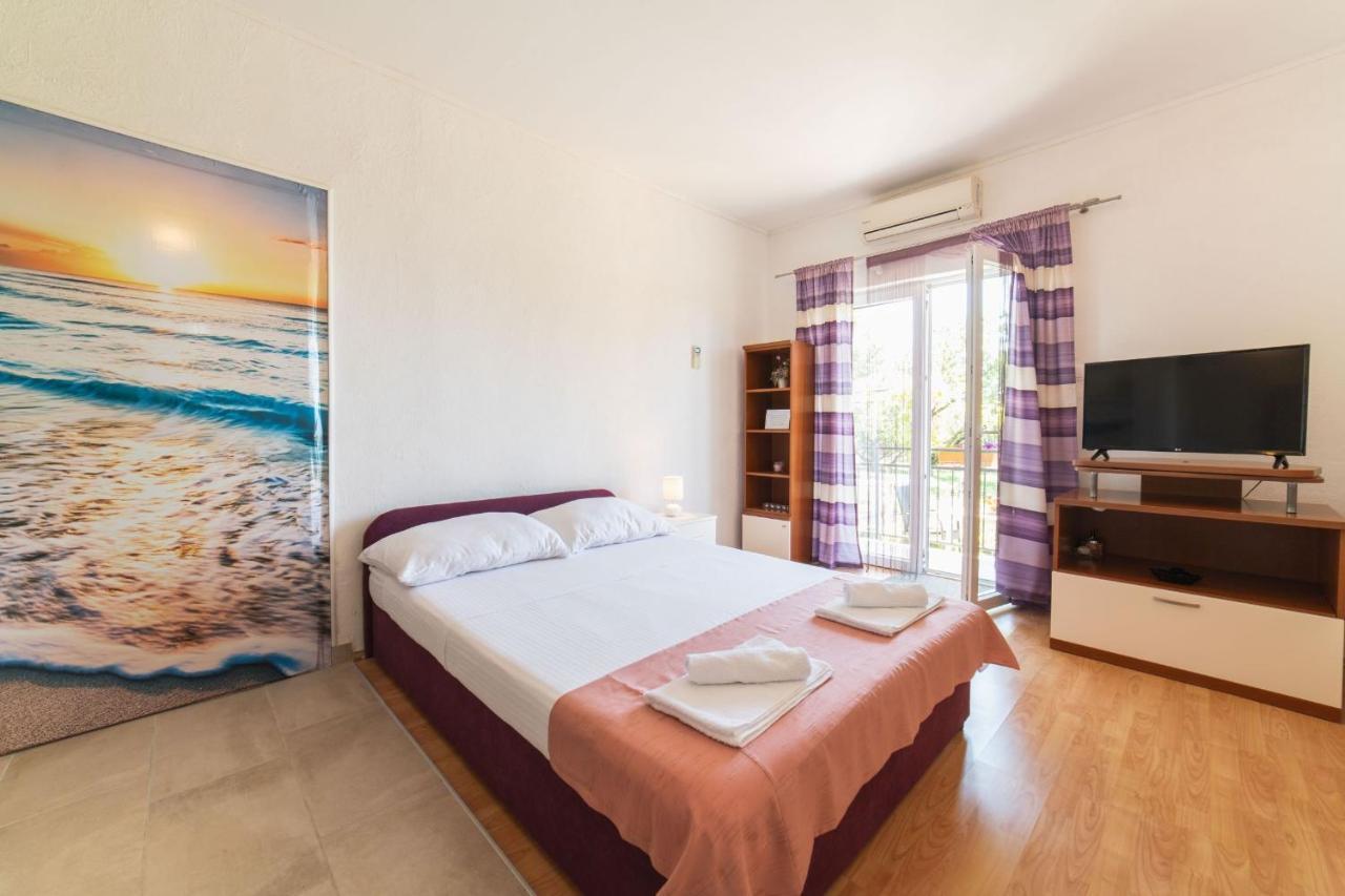 Apartment Livaja Kaštel Novi Exteriör bild