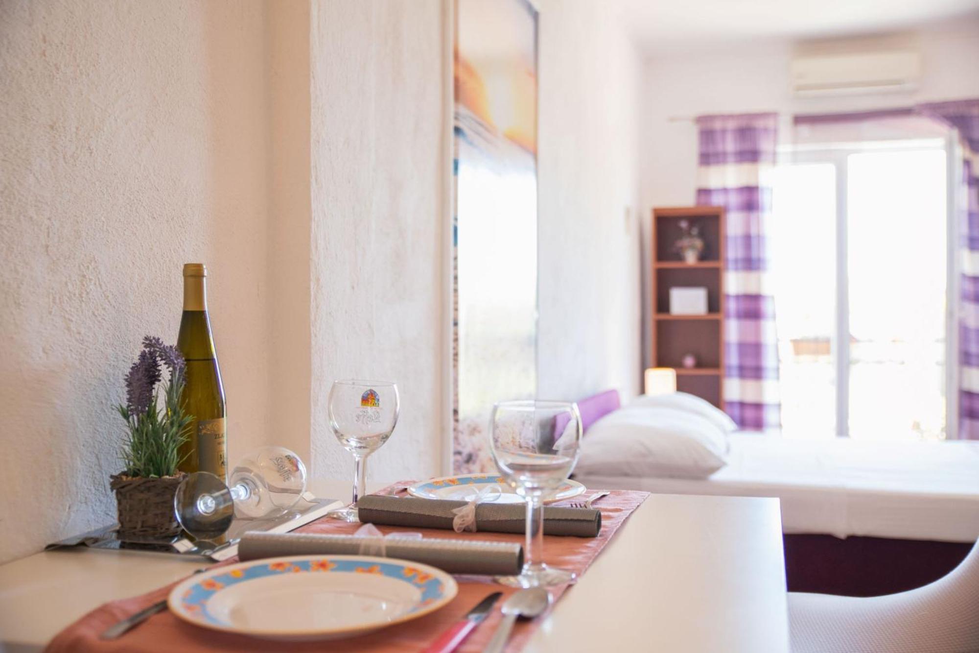 Apartment Livaja Kaštel Novi Rum bild