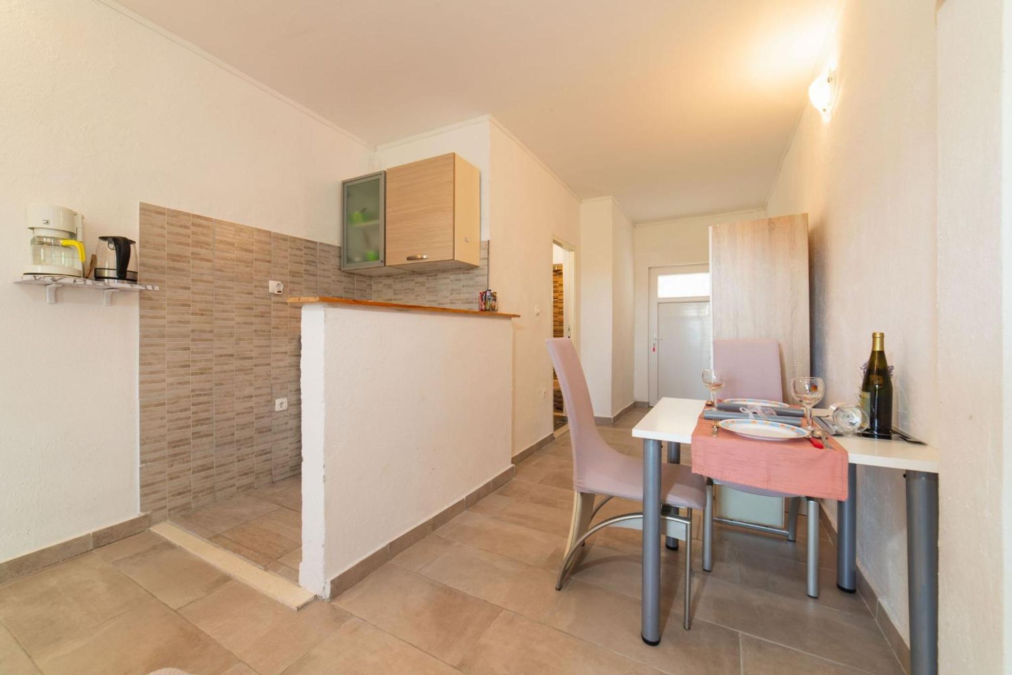 Apartment Livaja Kaštel Novi Rum bild
