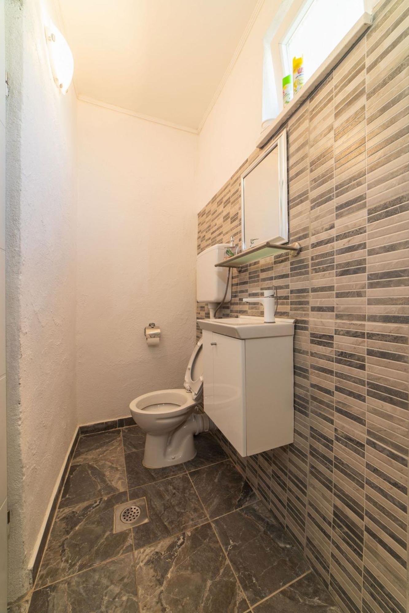 Apartment Livaja Kaštel Novi Rum bild