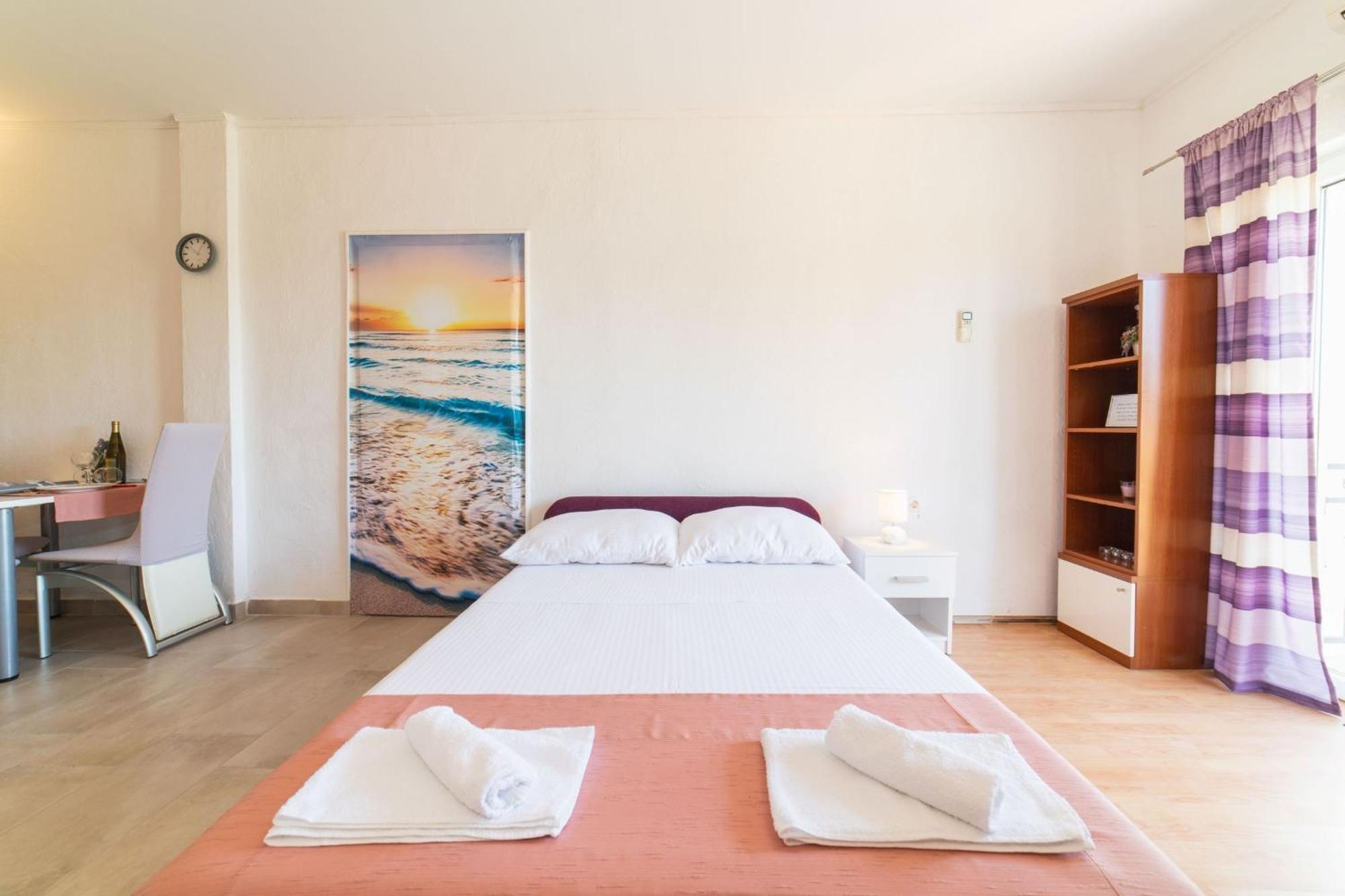 Apartment Livaja Kaštel Novi Rum bild