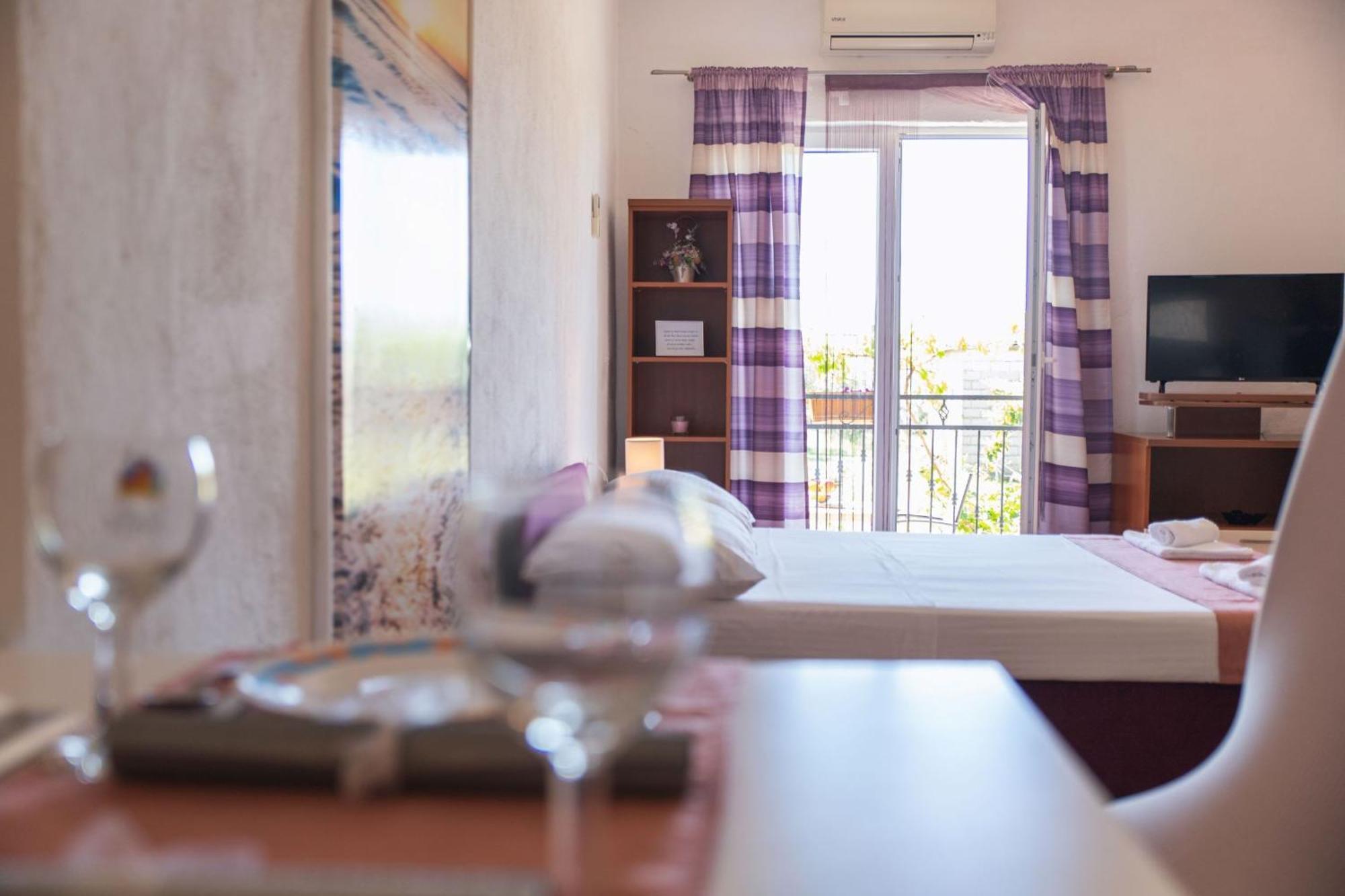 Apartment Livaja Kaštel Novi Rum bild