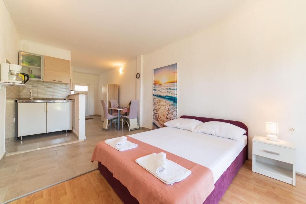 Apartment Livaja Kaštel Novi Exteriör bild